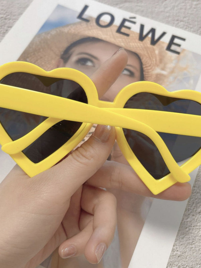 Vintage Curved Heart Frame Sunglasses