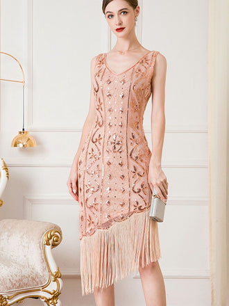 She slips into this 1920s Gatsby Sequins Tassel Oblique Hem Dress and suddenly it's a 1920s daydream