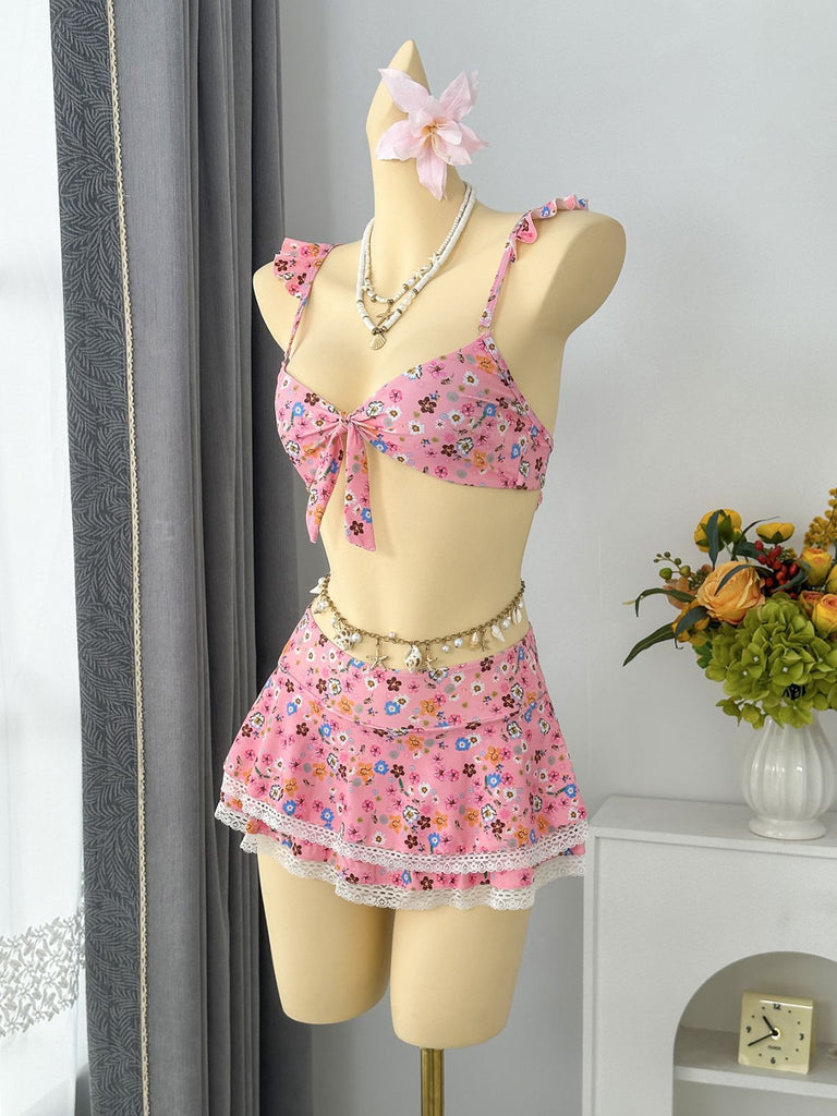 1940s Ditsy Floral Ruffle Strap Lace Trim Bikini Set, vintage swimsuit, pin-up swimwear - perfect for women who love vintage and retro fashion