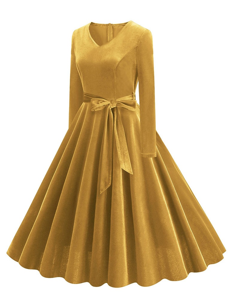 This 1950s Solid Velvet V-Neck Swing Dress wraps her in 1950s elegance, one twirl at a time