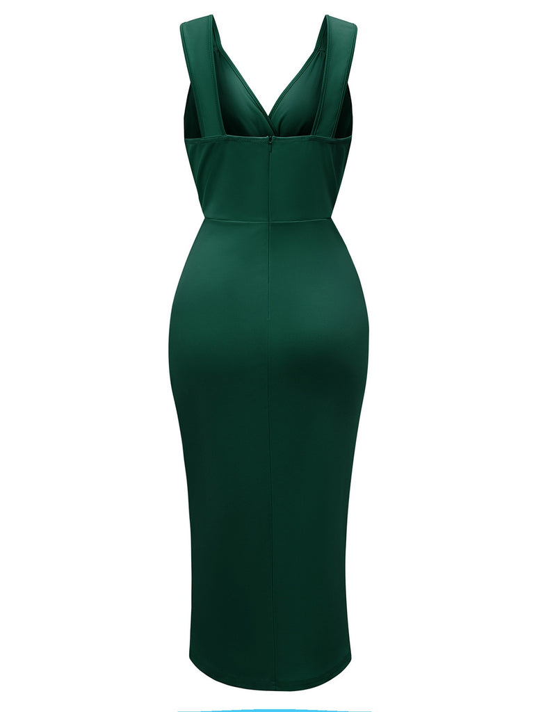 This 1960s Solid V-Neck Side Slit Bodycon Dress wraps her in 1960s elegance, one twirl at a time