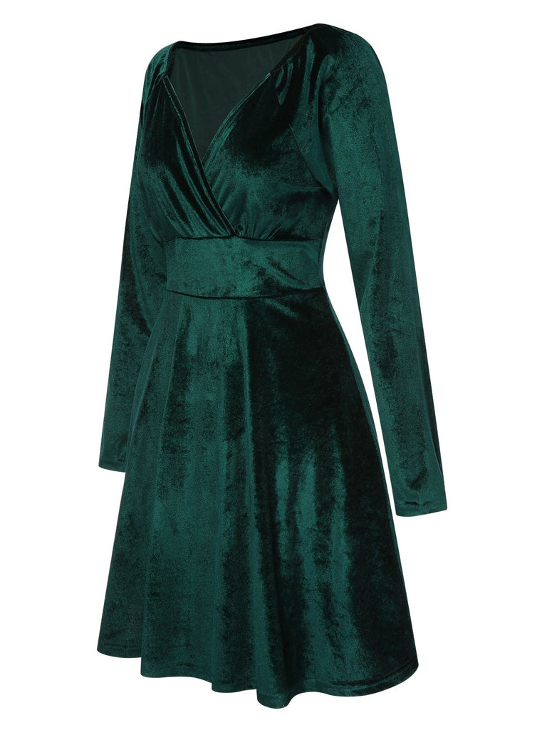This 1960s V-Neck Velvet Long Sleeve A-Line Dress wraps her in 1960s elegance, one twirl at a time