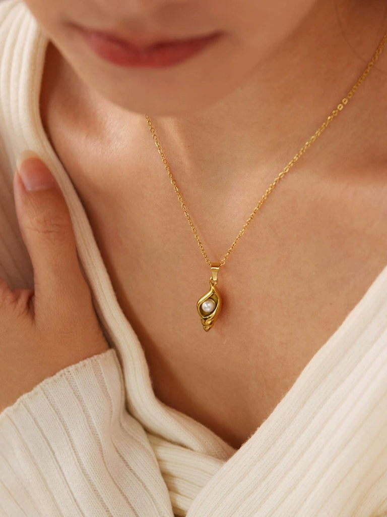 Vintage Golden Conch Pearl Necklace