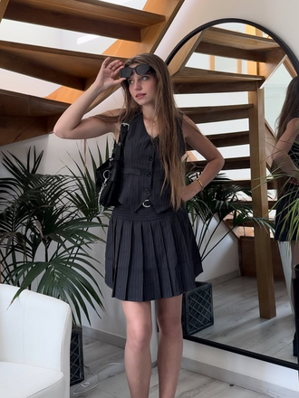 She pairs this 2PCS Dark 1960s Pinstripes Top & Pleated Skirt with confidence and 1960s charm