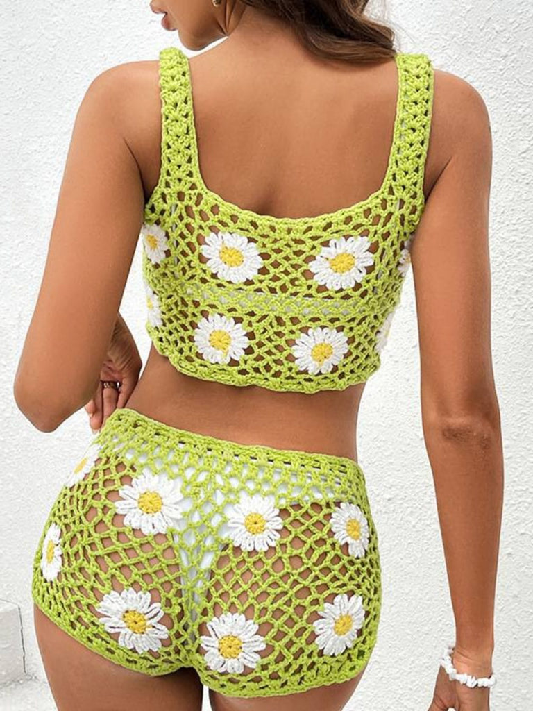 She pairs this 2PCS Green 1980s Daisy Knitted Top & Pants with confidence and 1980s charm