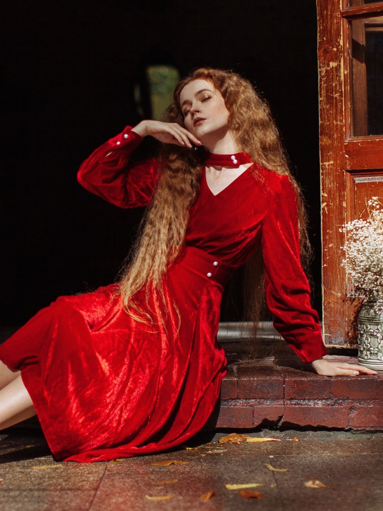 Red 1950s Keyhole V-Neck Pearl Velvet Dress