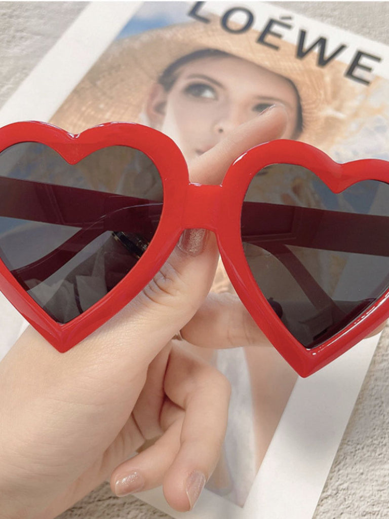 Vintage Curved Heart Frame Sunglasses