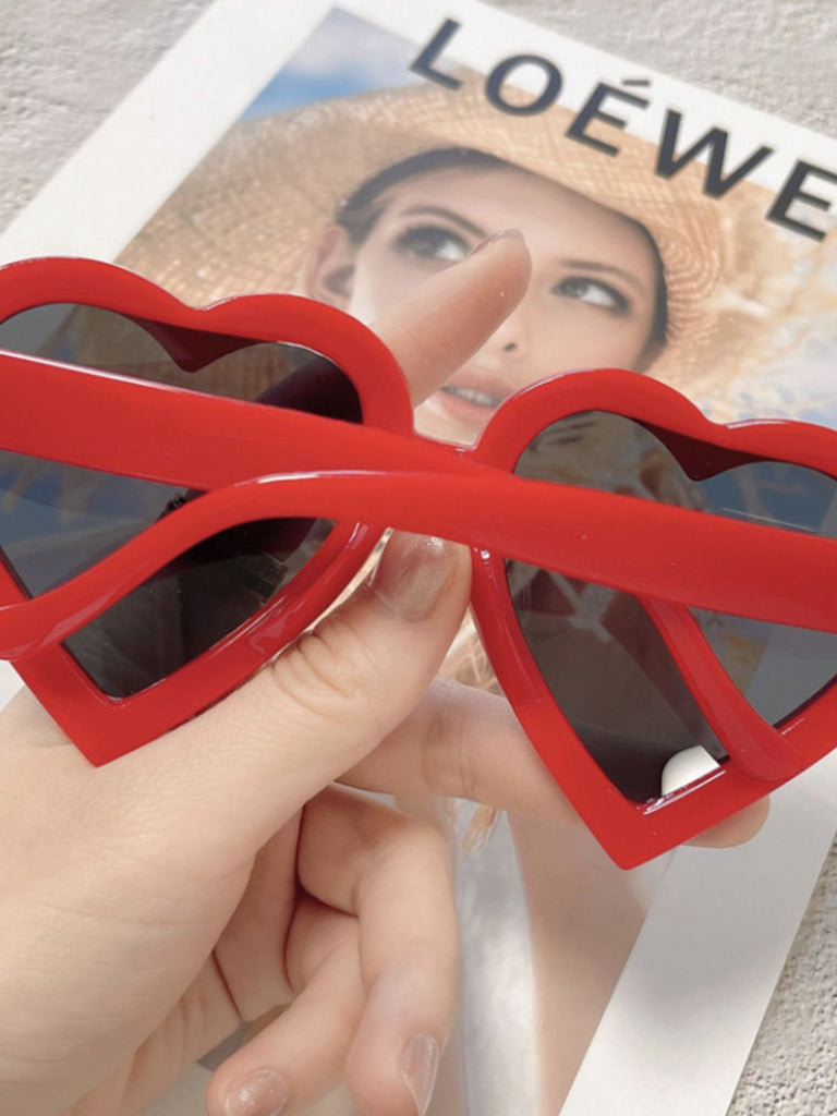 Vintage Curved Heart Frame Sunglasses