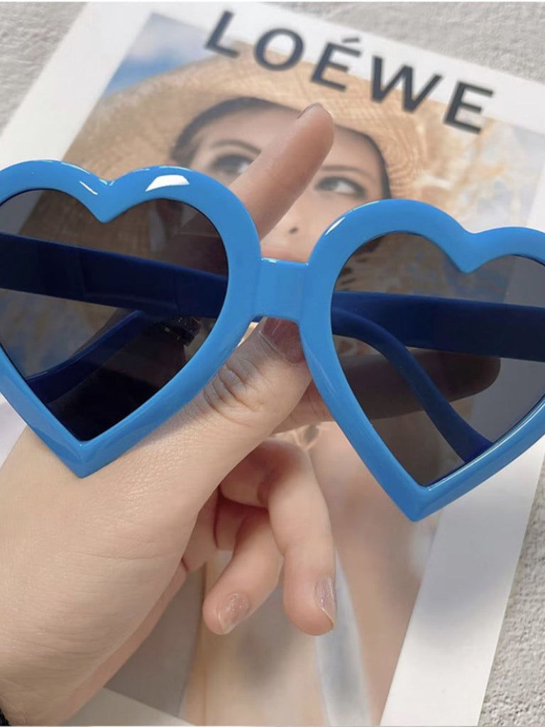 Vintage Curved Heart Frame Sunglasses