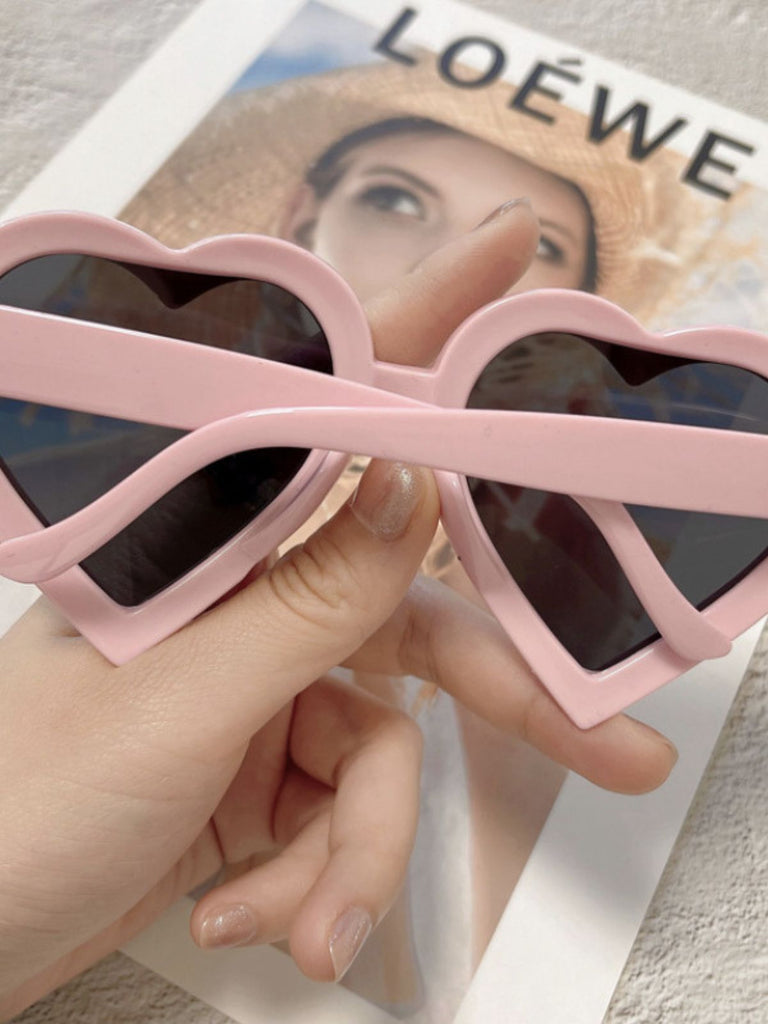 Vintage Curved Heart Frame Sunglasses