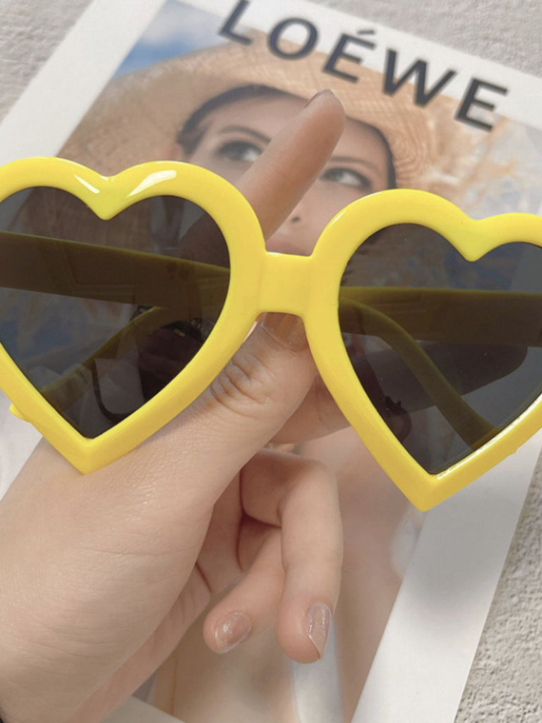 Vintage Curved Heart Frame Sunglasses