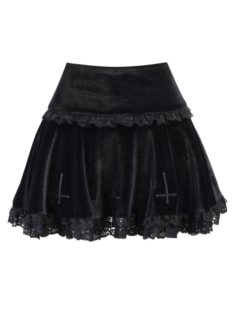 She sways in this Black 1980s Solid Embroidered Lace Skirt and it's pure 1980s magic