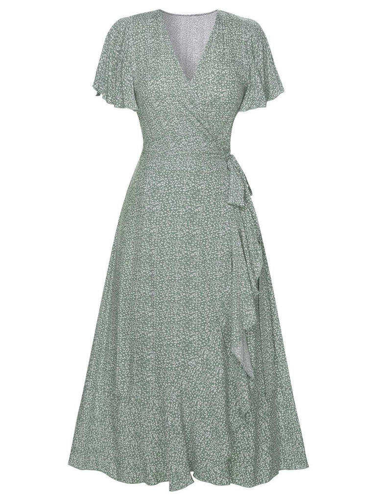 She slips into this Green 1940s Ditsy Floral Flounce Sleeve Dress and suddenly it's a 1940s daydream