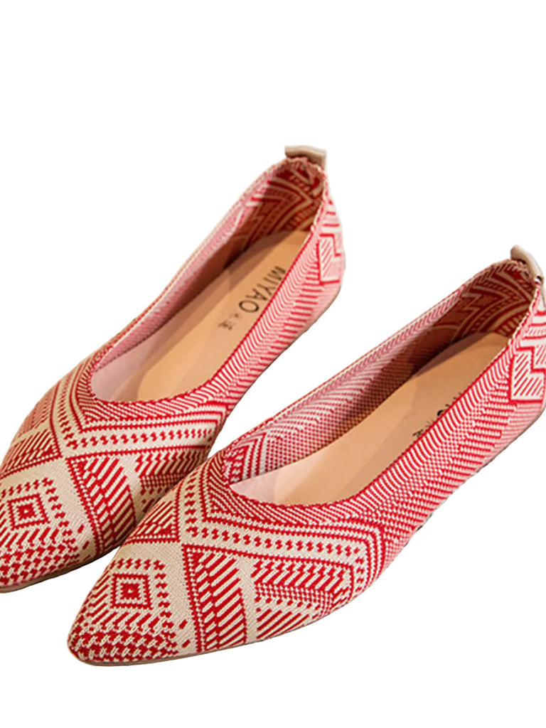 She finds her vintage story in this Knitted Jacquard Pointed Flat Shoes