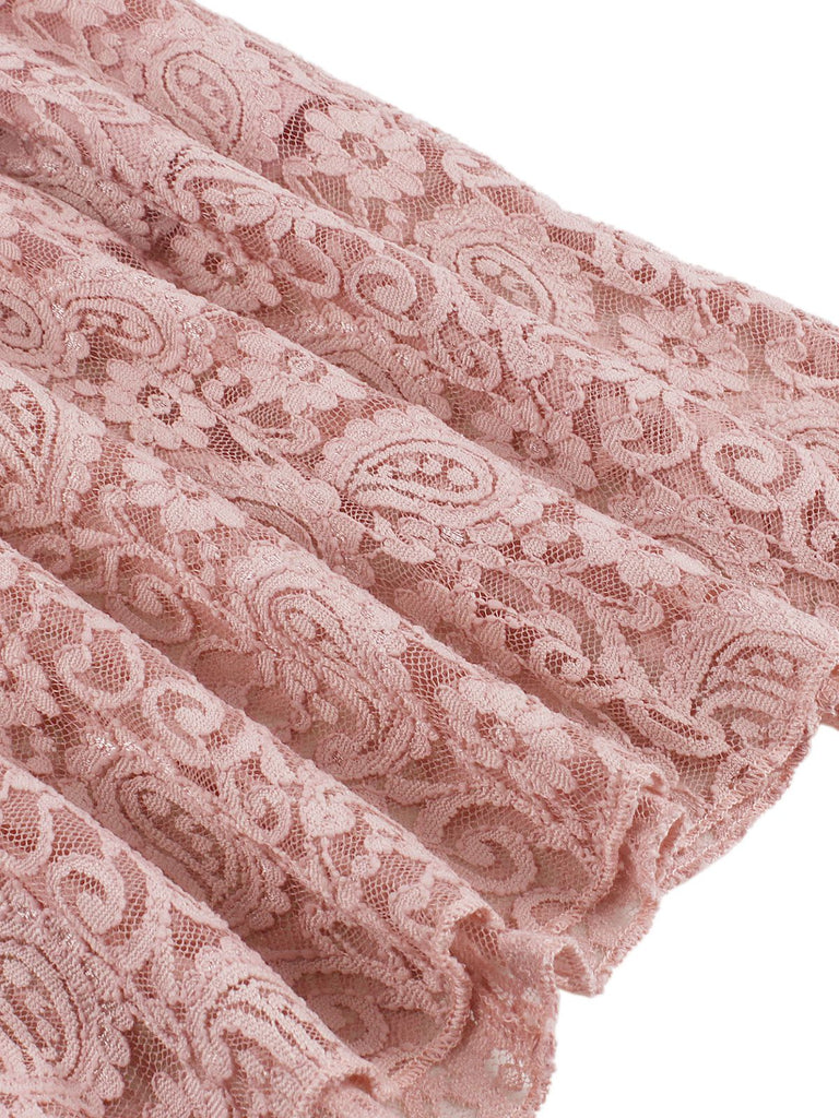 This Pink 1950s Solid Lace Heart Collar Dress wraps her in 1950s elegance, one twirl at a time