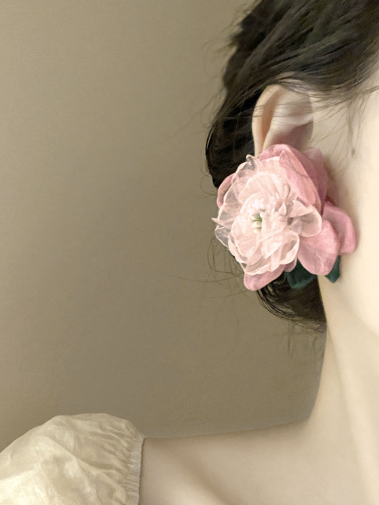 Pink Vintage 3D-Floral Earrings: 1950s detail work for the woman who notices