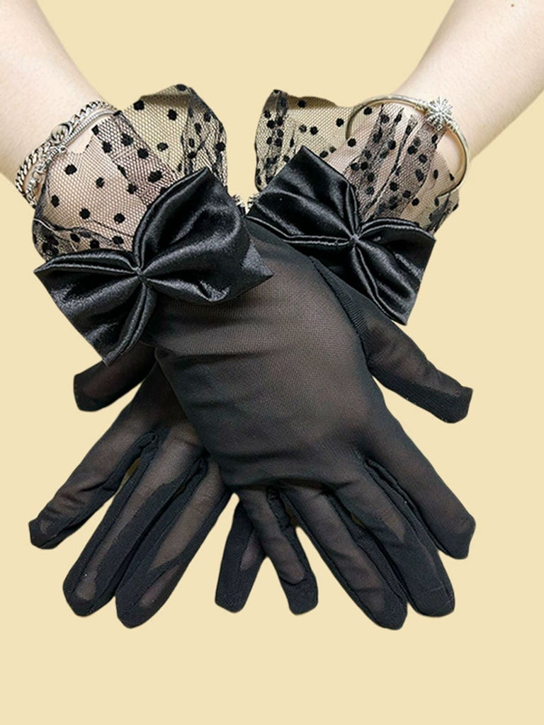 She adds this Retro Dots Mesh Bow Sheer Gloves and suddenly it's 1950s perfection