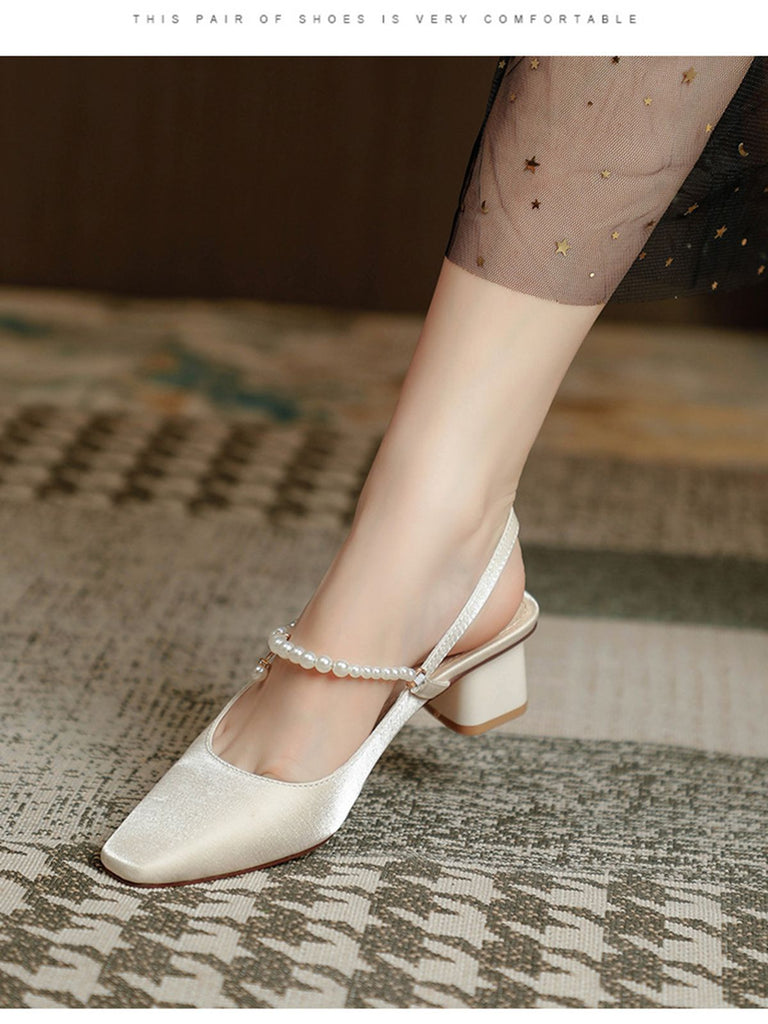 She finds her 1950s story in this Retro Open Heel Chunky Heels Shoes