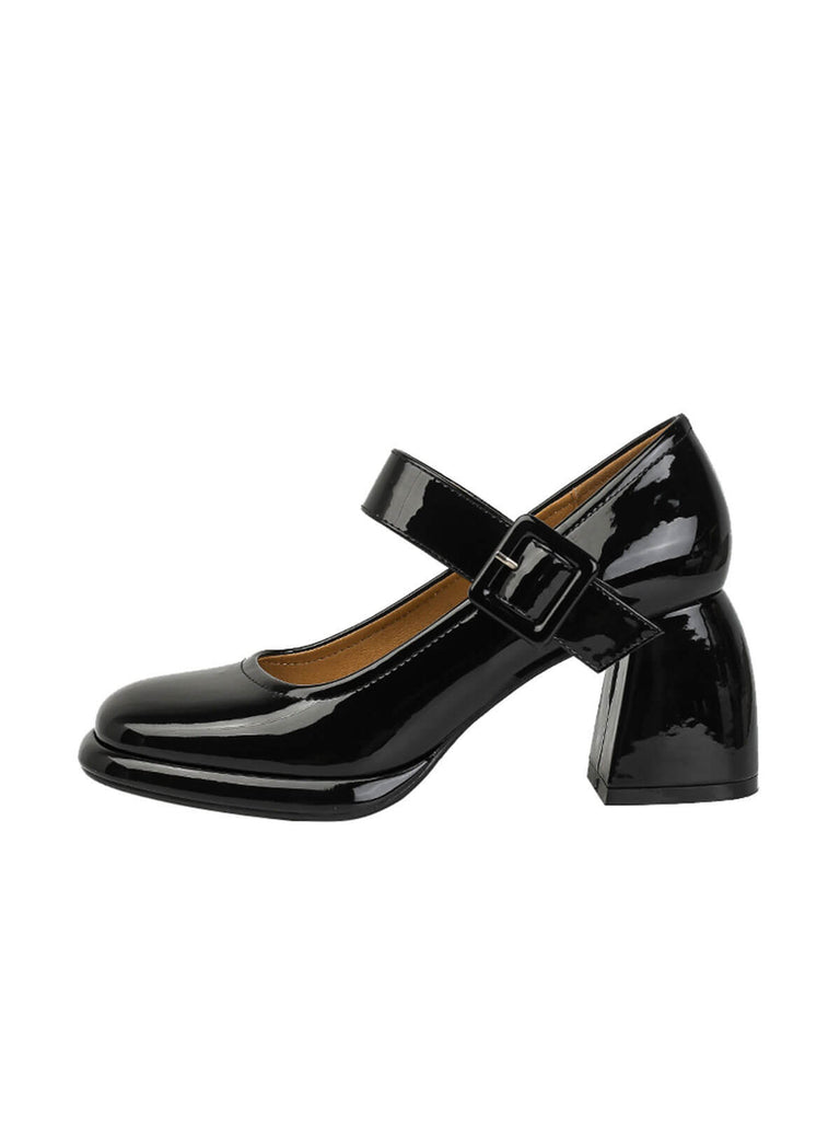 She finds her 1950s story in this Retro Square-Toe High Heel Leather Shoes