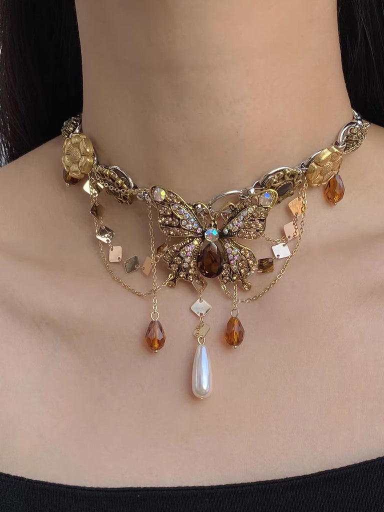 Rhinestones 3D Butterfly Royal Style Necklace: vintage detail work for the woman who notices
