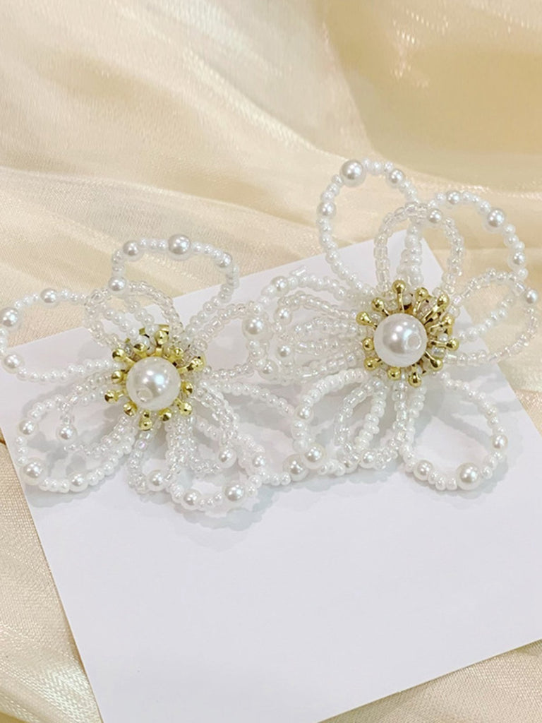 White Retro Beading Flower Hollow Stud Earrings