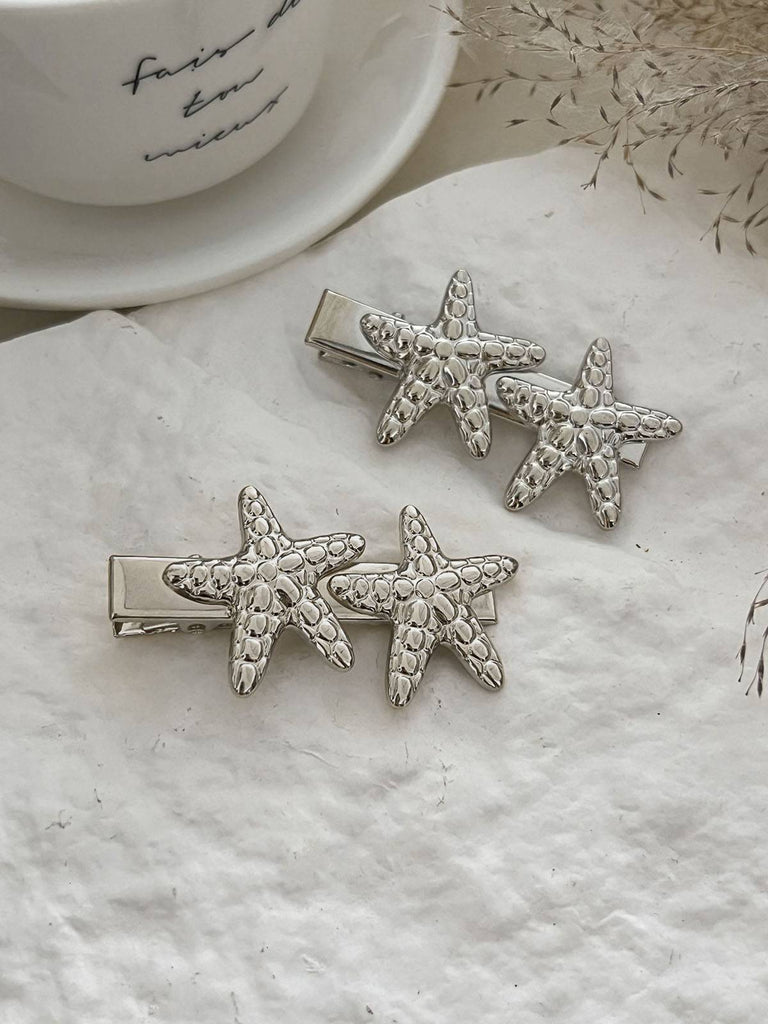 She finds her 1950s story in this Vintage 3D Starfish Metal Hairpin