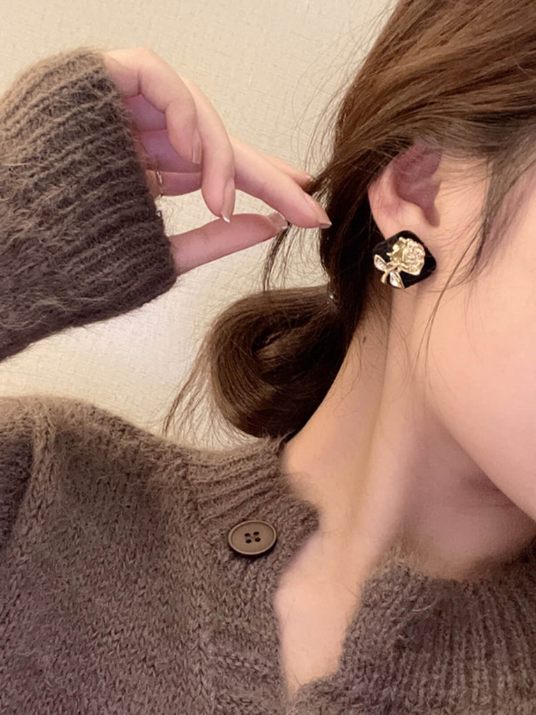 Vintage Black & Gold Cubic Flower Earrings — 1950s elegance in the palm of her hand