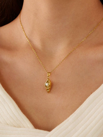 Vintage Golden Conch Pearl Necklace - vintage fashion, retro style, glamorous gold