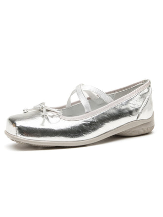 She finds her 1950s story in this Vintage Leather Bow Ballet Style Shoes