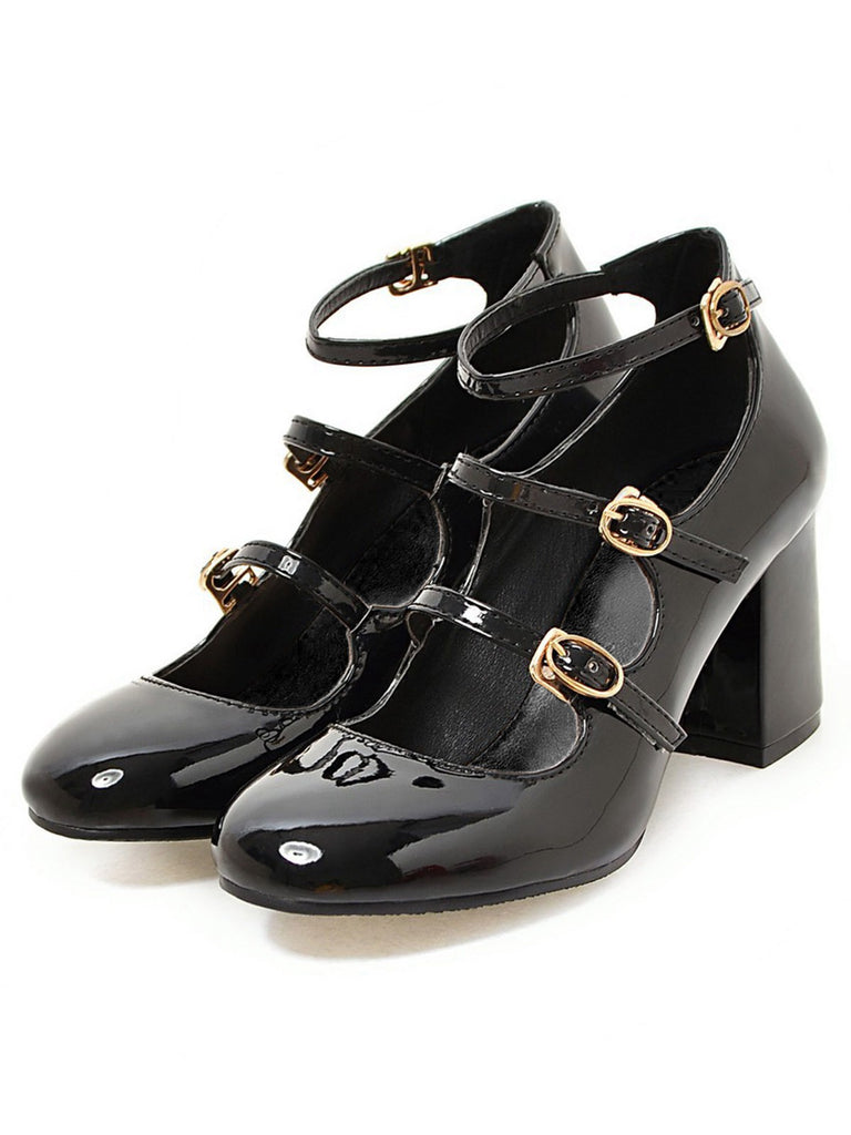 She finds her 1950s story in this Vintage Patent Leather Buckle High Heels