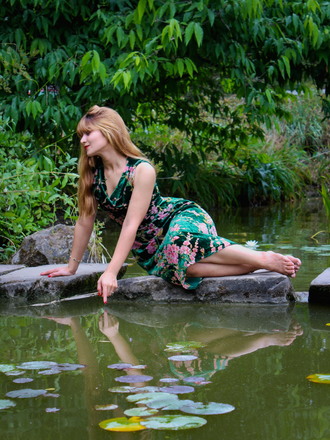 Green 1930s Floral Velvet Sleeveless Dress