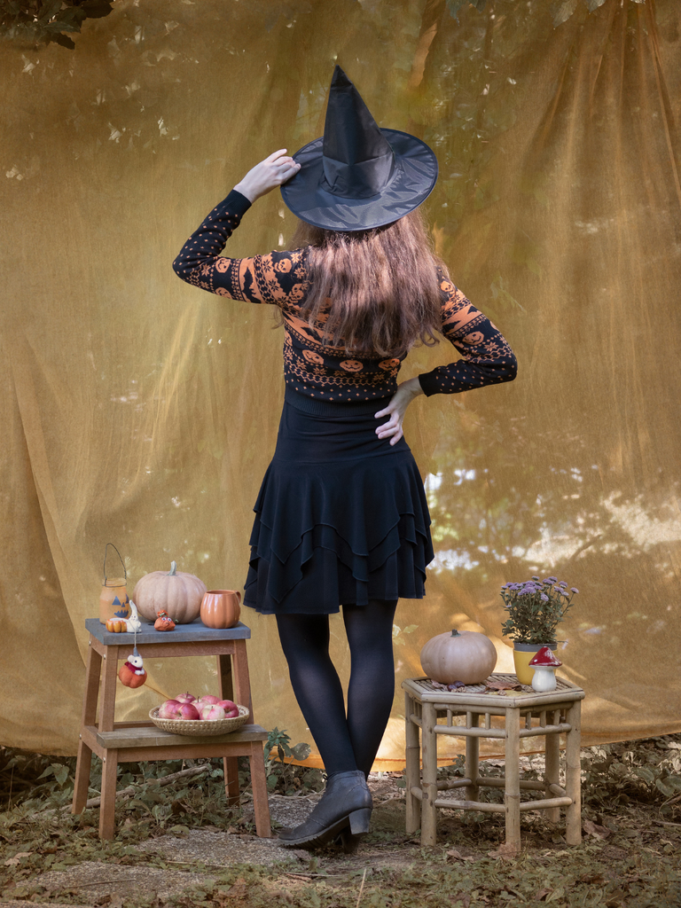 Black 1970s Halloween Skull Bat Crop Sweater