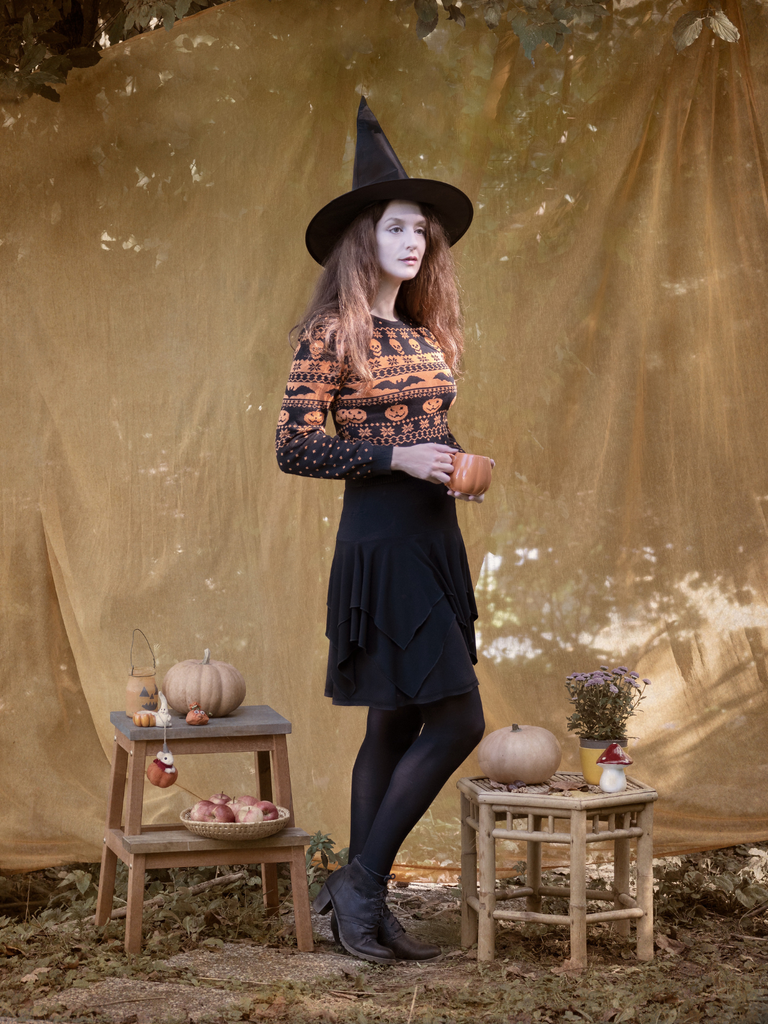 Black 1970s Halloween Skull Bat Crop Sweater
