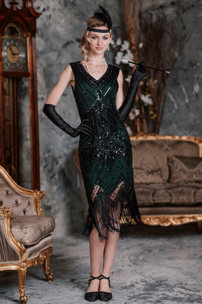 She slips into this Dark Green 1920s Sequined Flapper Dress and suddenly it's a 1920s daydream